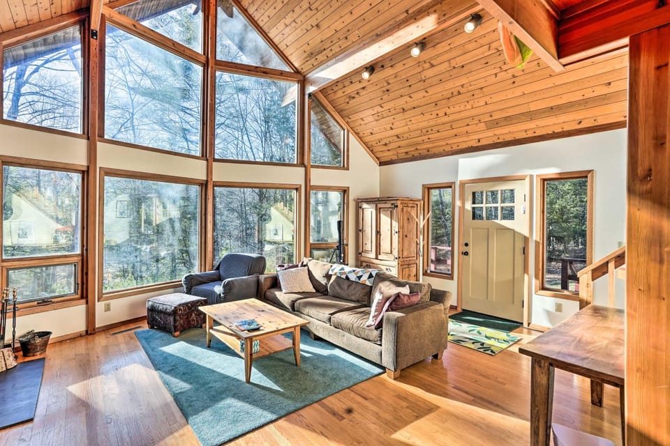 Berkshires Cabin 2 Mi to Appalachian Trail! Cabin in Becket