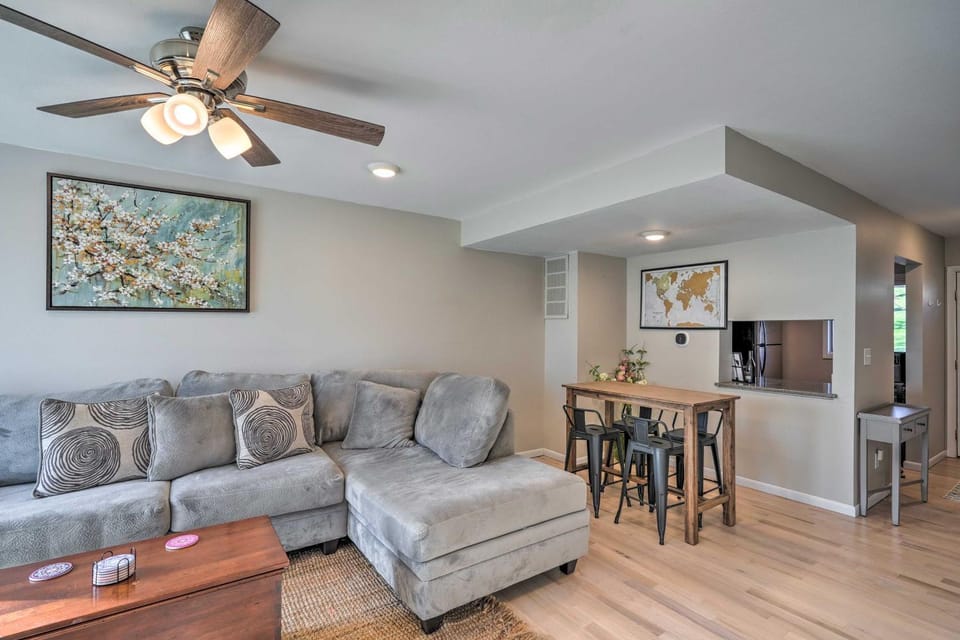 Lovely Iowa City Townhome ~ 3 Mi to Dtwn! House in Iowa City