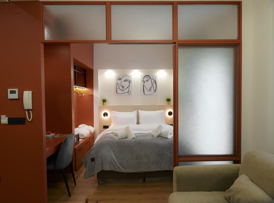 Photo of the whole room, Bedroom