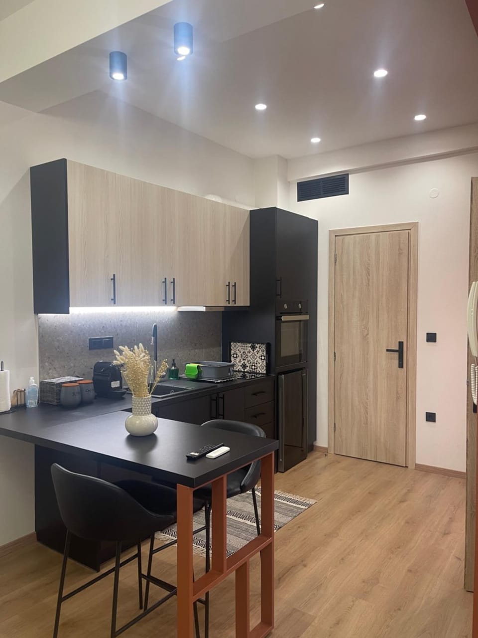 Kitchen or kitchenette, oven, stove