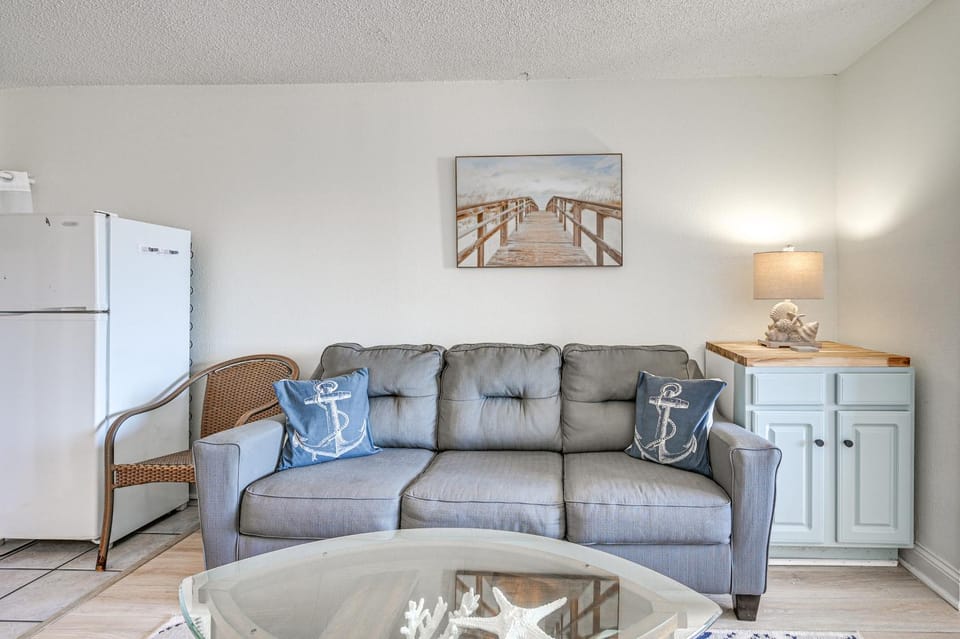 Oceanfront Condo in Myrtle Beach: Near Restaurants Apartment in Myrtle Beach