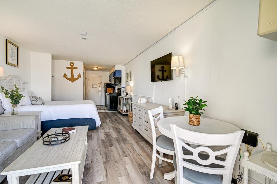 4 Mi to Broadway at the Beach: Oceanfront Getaway Apartment in Myrtle Beach