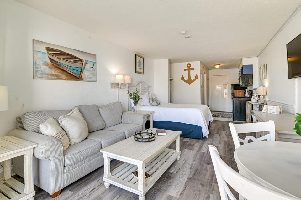4 Mi to Broadway at the Beach: Oceanfront Getaway Apartment in Myrtle Beach