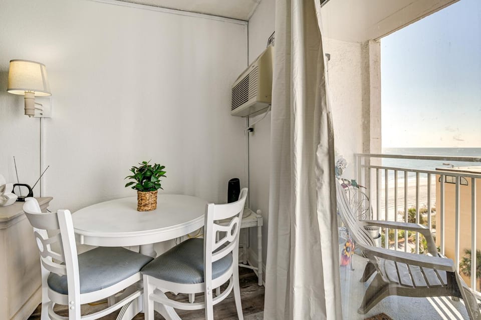 4 Mi to Broadway at the Beach: Oceanfront Getaway Apartment in Myrtle Beach