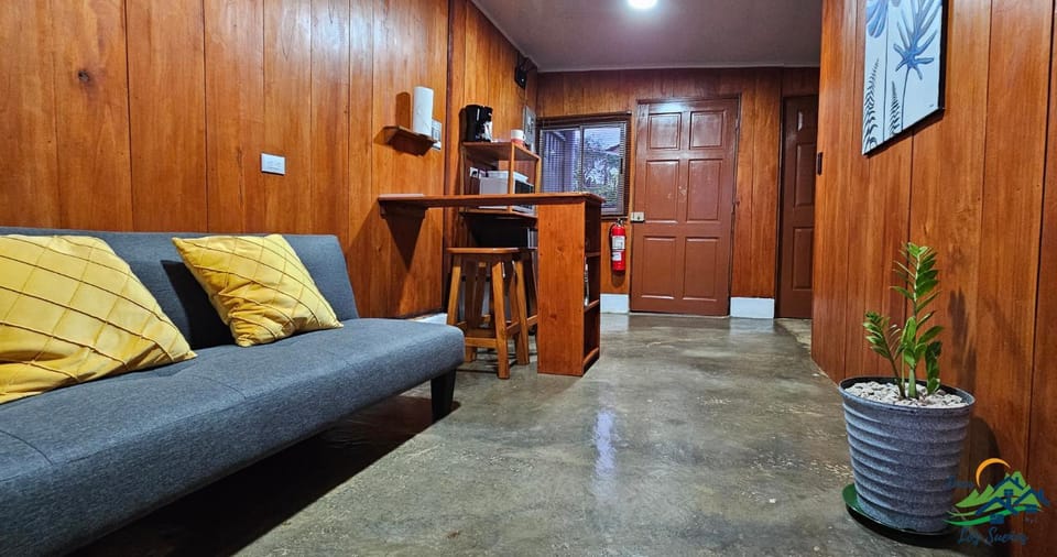 Cabaña Colibrí Apartment in Alajuela Province
