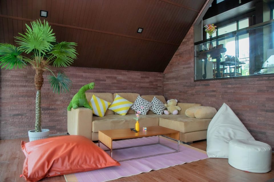 Living room, Seating area