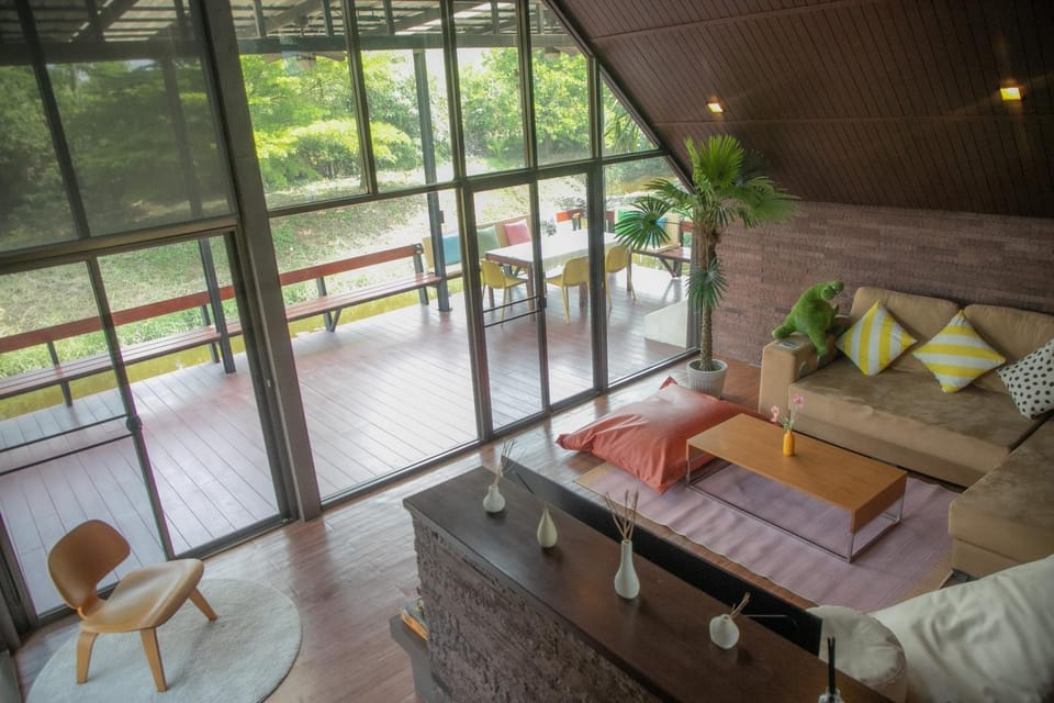 Patio, Communal lounge/ TV room, Karaoke, Karaoke, TV and multimedia, View (from property/room), Balcony/Terrace, Living room, Photo of the whole room, Seating area, pet friendly