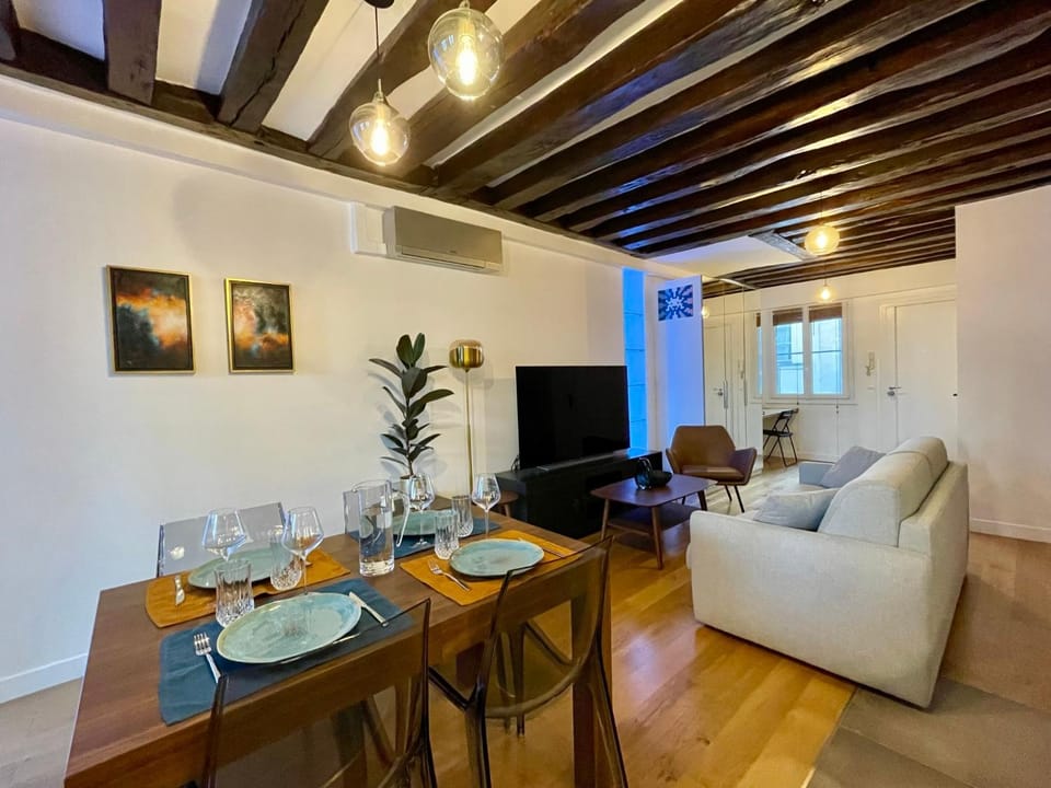 Living room, Dining area