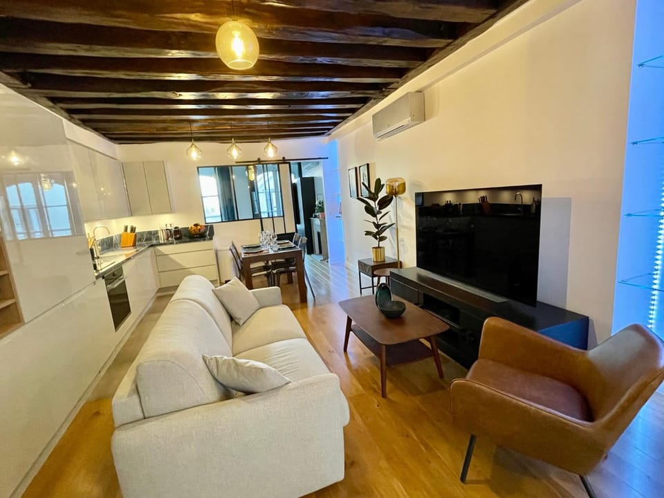 Communal lounge/ TV room, Living room