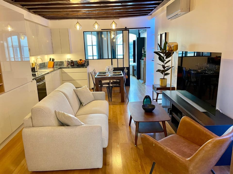 Communal lounge/ TV room, Kitchen or kitchenette, Living room