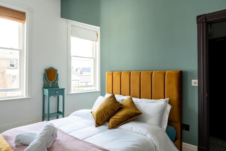 Stylish Beachfront Luxury Apartment, Sweeping Ocean Views and Log Burner Apartment in Herne Bay