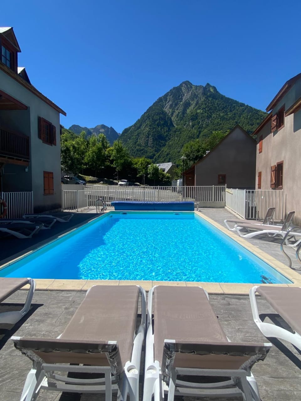 T3 rénové avec balcon, vue montagne et Parking. Apartment in Cauterets