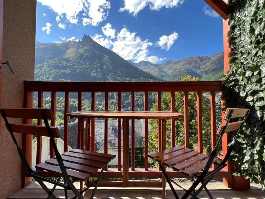 T3 rénové avec balcon, vue montagne et Parking. Apartment in Cauterets