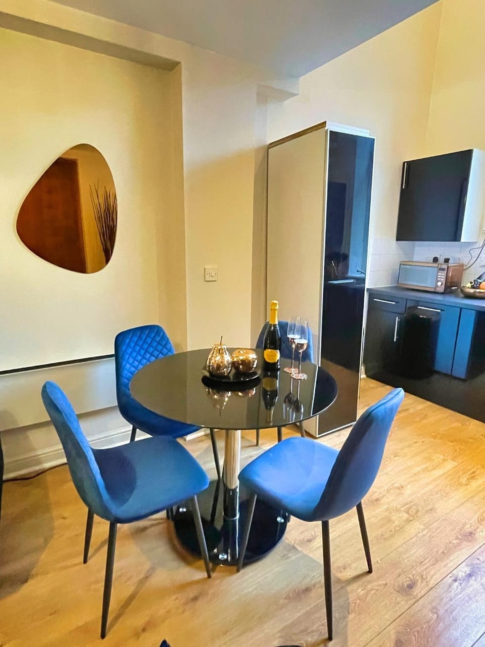 Seating area, Dining area