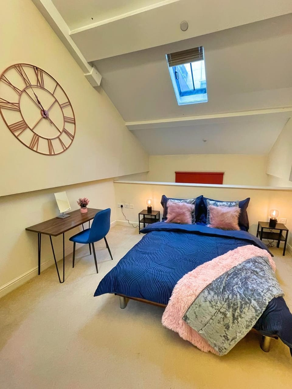 Bed, Seating area, Bedroom