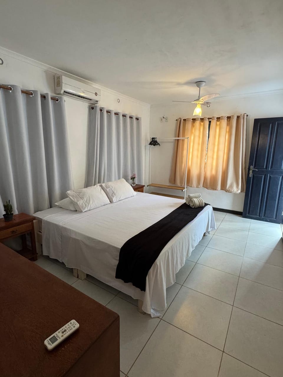 Bed, Bedroom, minibar, air conditioner