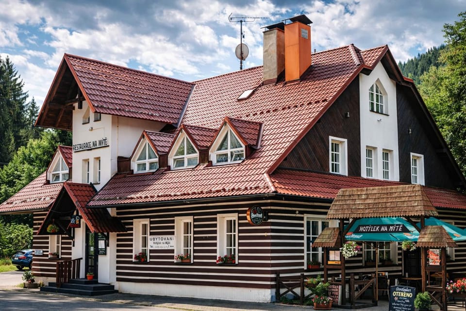 Property building, Restaurant/places to eat