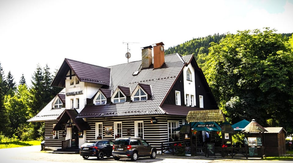 Property building, Day, Natural landscape, Location, Parking