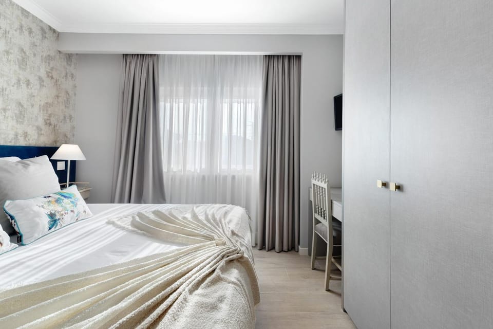 Living room, Bedroom