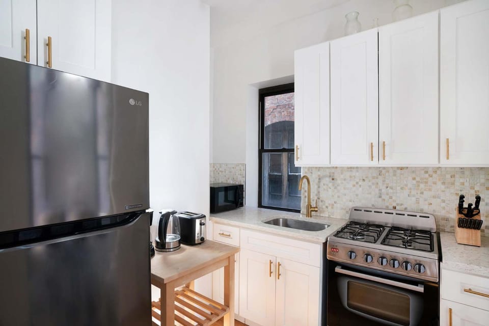 454-4R New 2BR prime midtown Best value Sleeps 5 Apartment in Midtown