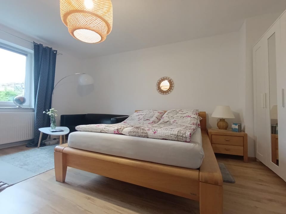 MODERNE Ferienwohnung mit sonnigem Gartenblick,1 Stock Apartment in Görlitz