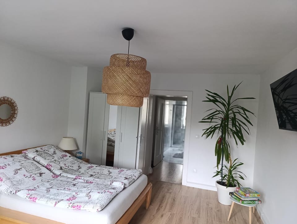 MODERNE Ferienwohnung mit sonnigem Gartenblick,1 Stock Apartment in Görlitz
