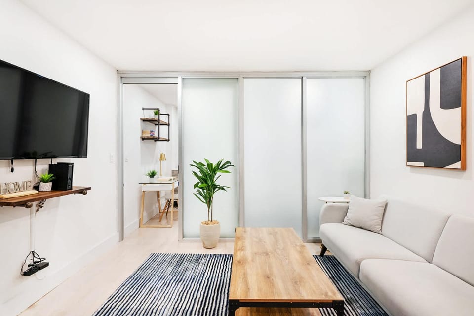 75-1A NEW Prime UES W D in unit Elevator Apartment in Roosevelt Island