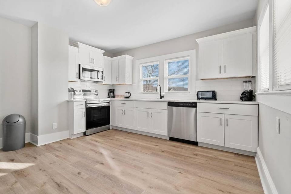 Cozy 4B Retreat Near Uptown King Beds Sleeps 12 House in Charlotte