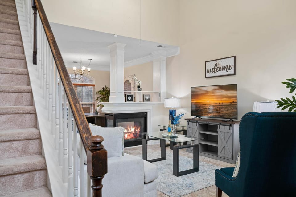 Communal lounge/ TV room, TV and multimedia, Living room