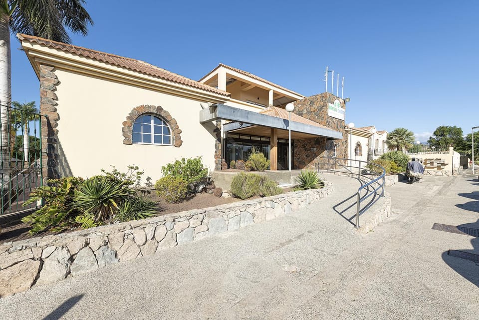 Property building, Neighbourhood, Street view