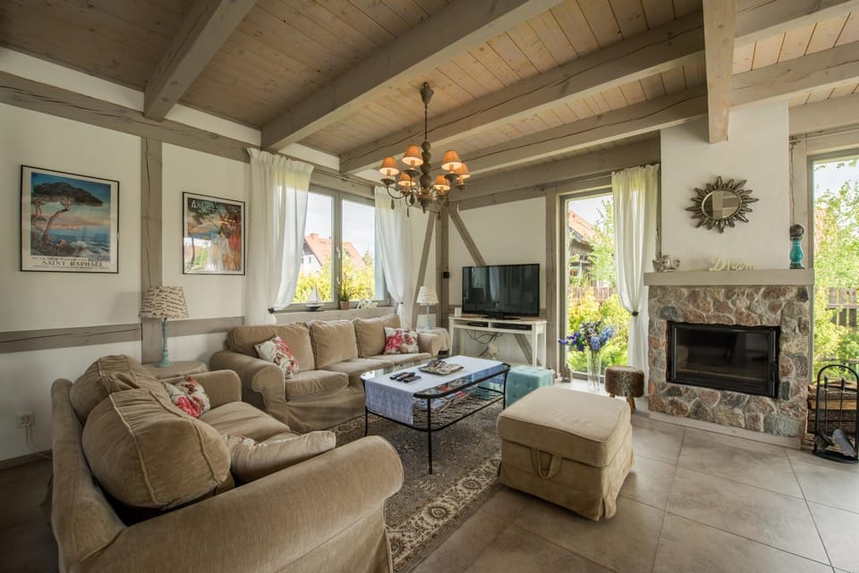 Communal lounge/ TV room, TV and multimedia, Living room, Seating area, flat iron