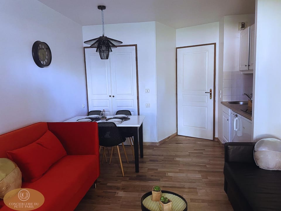 TV and multimedia, Living room, Seating area, Dining area, kitchen