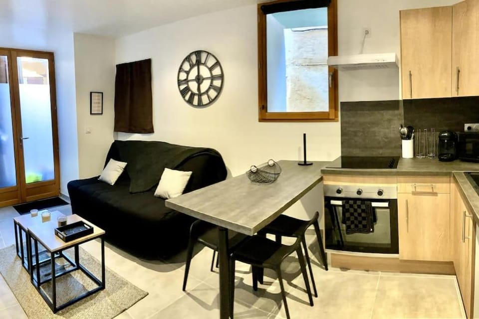 Kitchen or kitchenette, Living room, Dining area