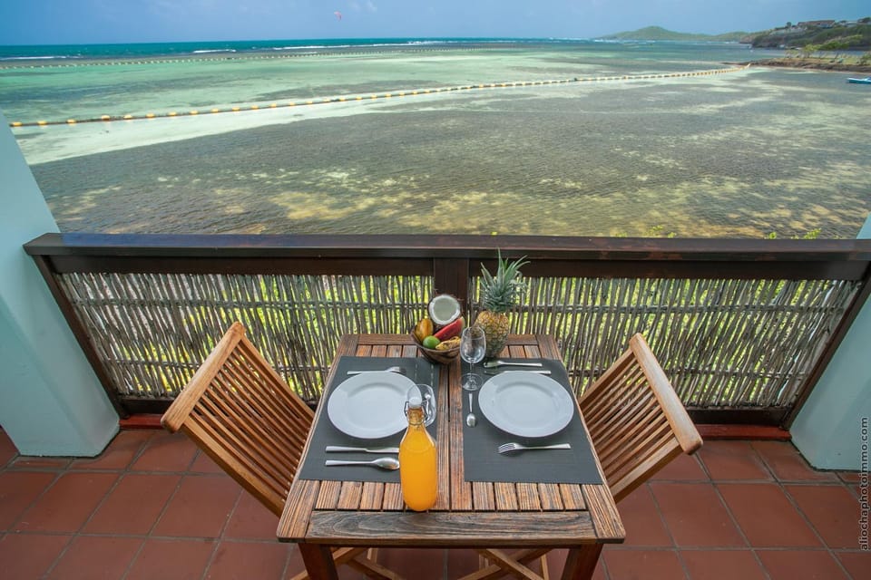 Natural landscape, Balcony/Terrace, Dining area, Garden view