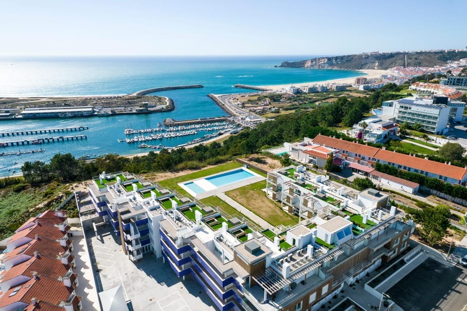Property building, Sea view, Swimming pool
