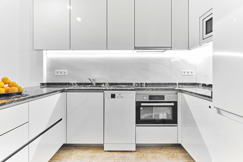 Kitchen or kitchenette, dishwasher