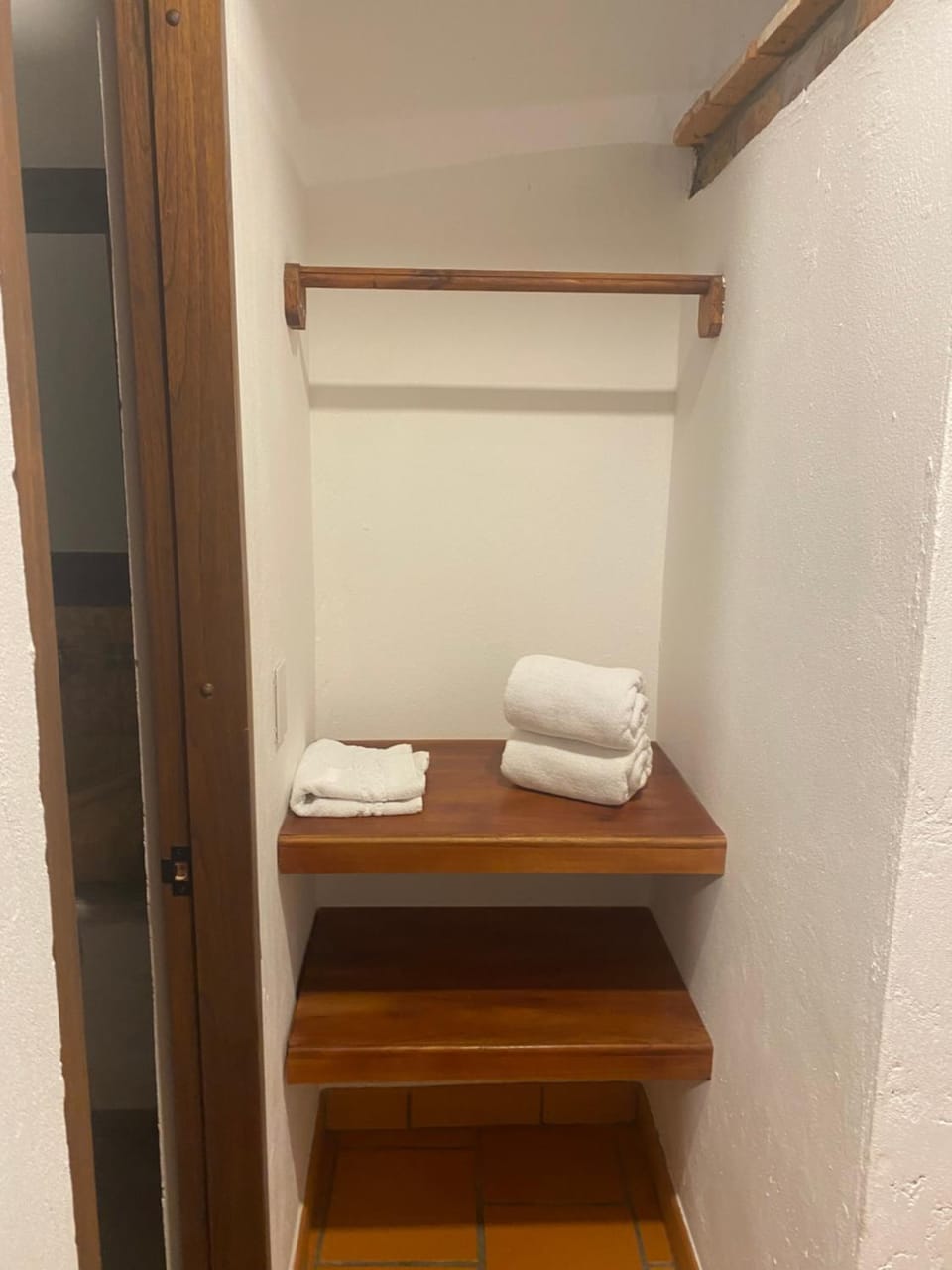towels, wardrobe