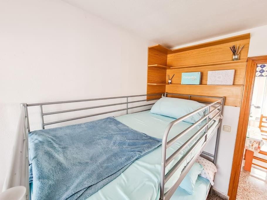 Bedroom, bunk bed