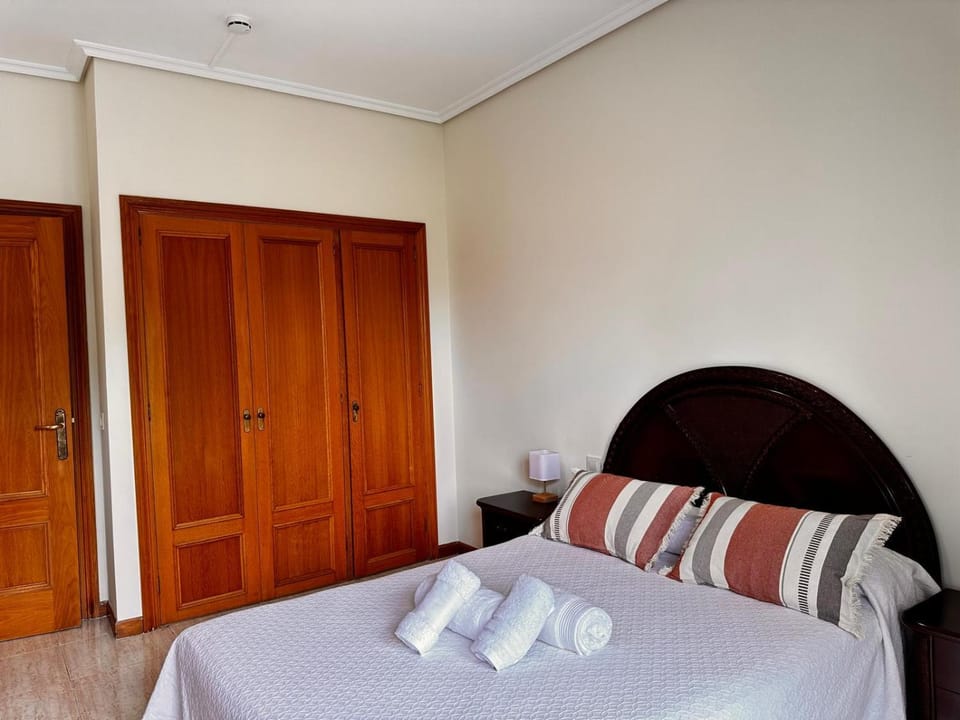 Bedroom, towels, wardrobe