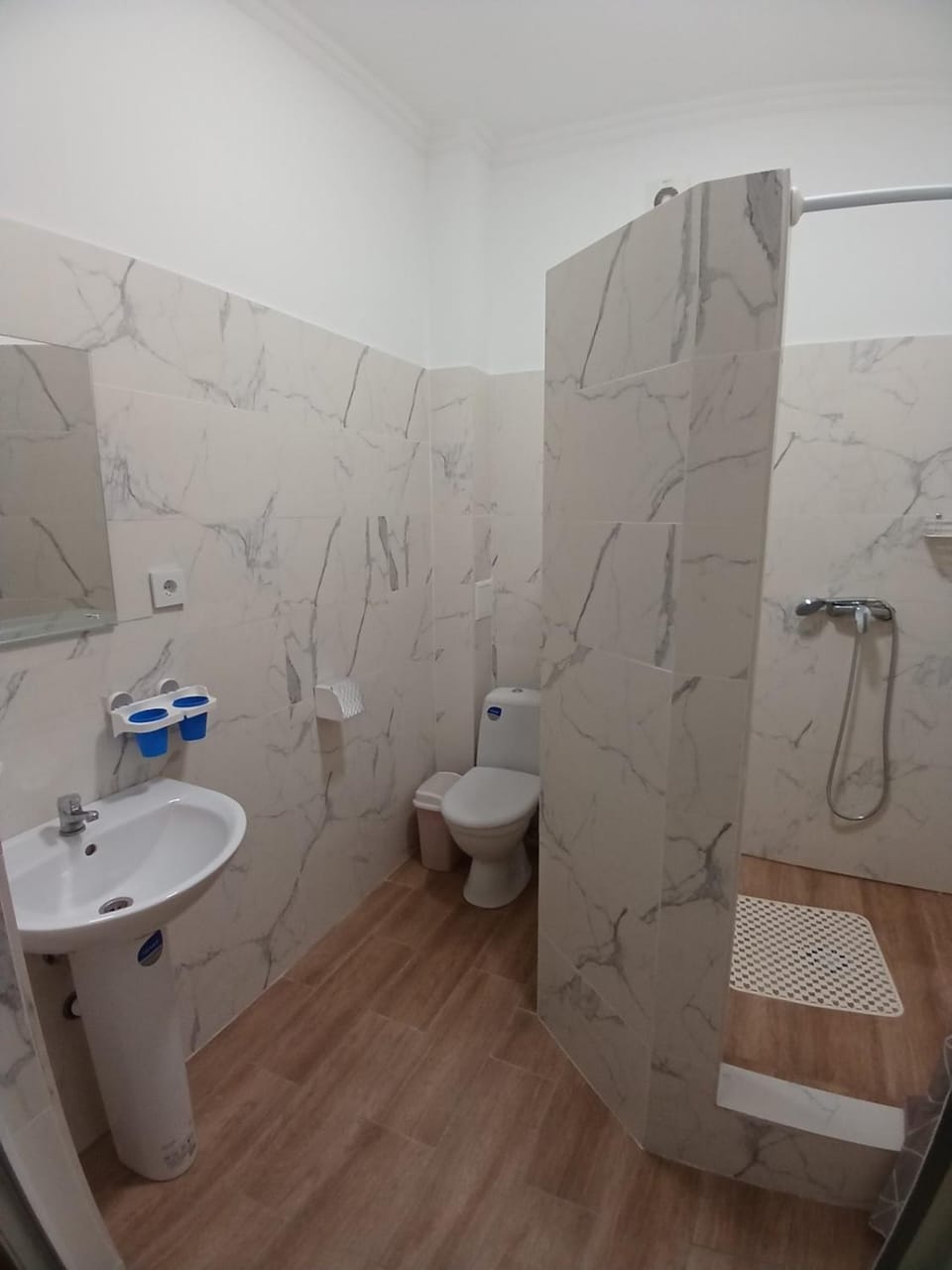Shower, Toilet