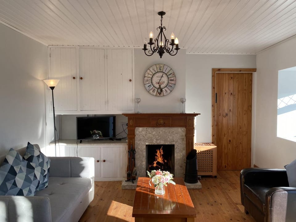 Communal lounge/ TV room, TV and multimedia, Living room, fireplace, internet