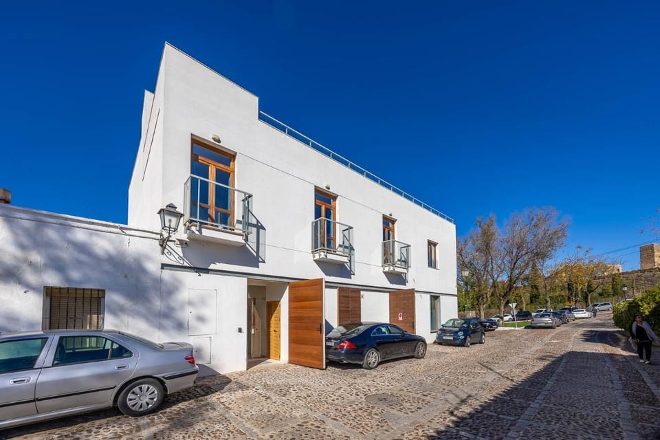 Casa Xanadu Carmona - Stylish villa with rooftop terrace and stunning views of Parador House in Carmona