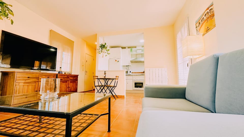 Communal lounge/ TV room, Kitchen or kitchenette, Living room, Seating area, Dining area