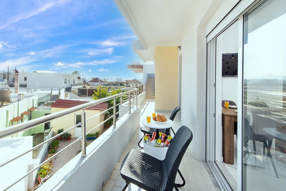 Property building, Patio, View (from property/room), Balcony/Terrace, Balcony/Terrace, City view
