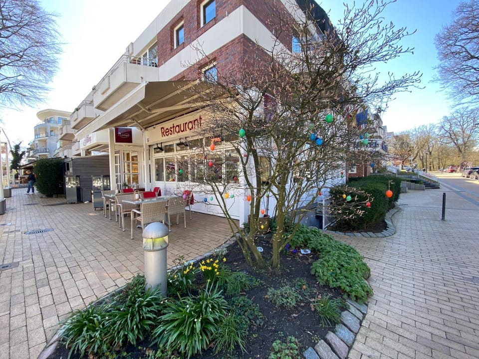 Property building, Restaurant/places to eat