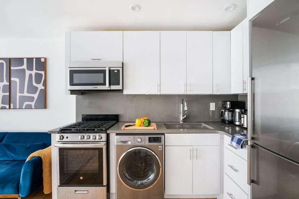 75-2D NEW Prime UES W&D Balcony Elevator Apartment in Roosevelt Island