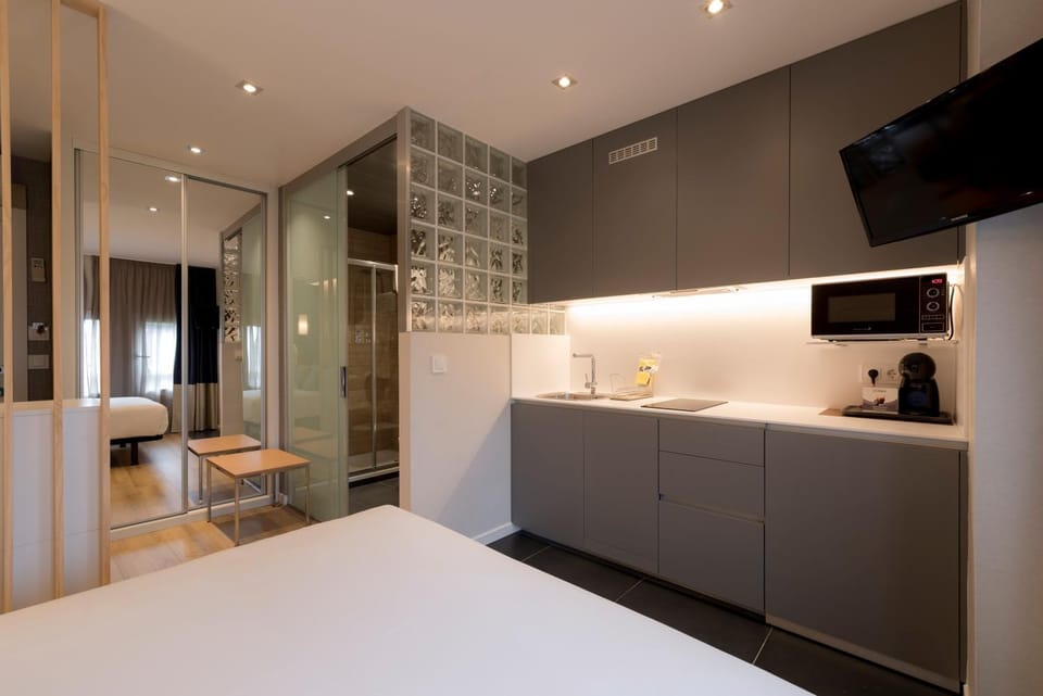 Kitchen or kitchenette