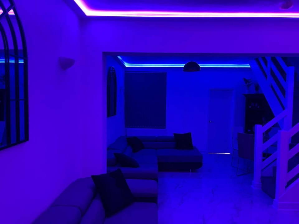 Short Stopzzz & Indoor Hot Tub Apartment in Manchester