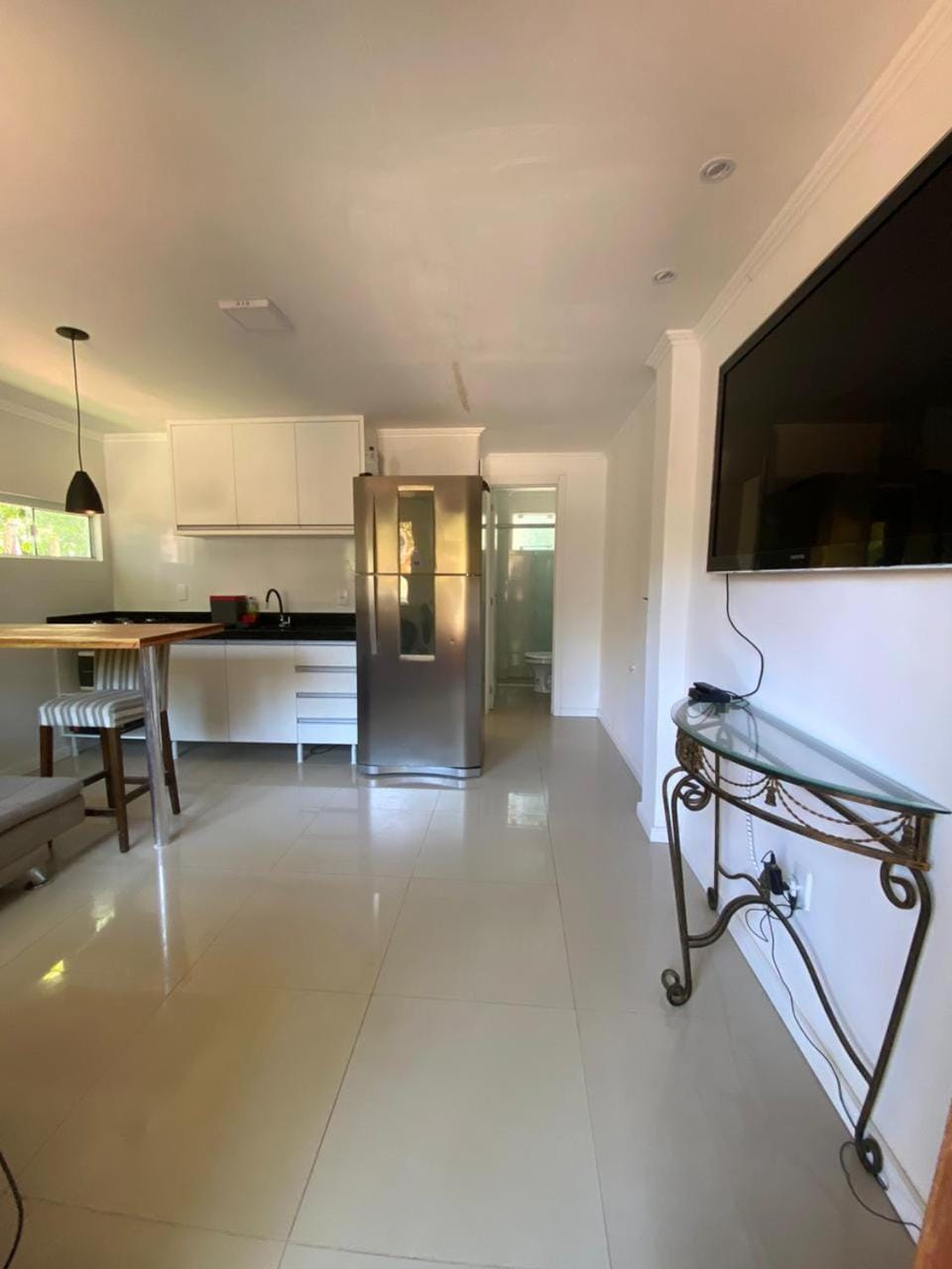 Kitchen or kitchenette, minibar