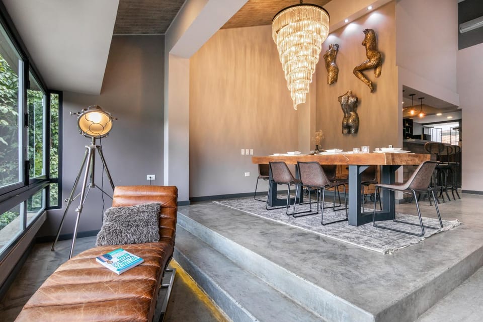 "The Belmonte Penthouse" GuestsOK - 5min to Lleras Park - Daily HouseKeeping Apartment in Medellin